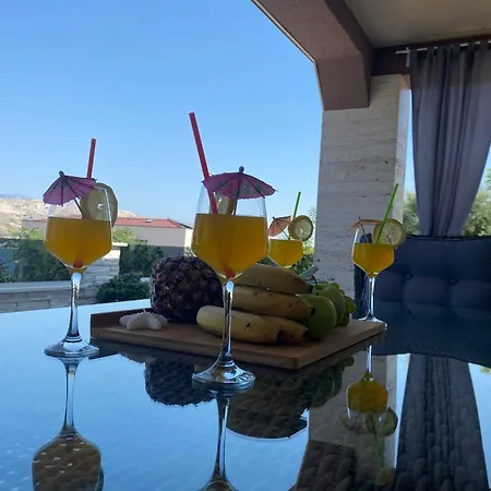 Roberta Pag -obiteljska Kuca Prizemnica Sa 2 Odvojena Apartmana Od Toga Jedan Moderan Luxuzniji, Pogled Na Sa Velikih Terasa, Dvosobni Апартаменты *