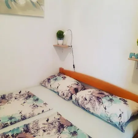 Апартаменты Roberta Pag -obiteljska Kuca Prizemnica Sa 2 Odvojena Apartmana Od Toga Jedan Moderan Luxuzniji, Pogled Na Sa Velikih Terasa, Dvosobni
