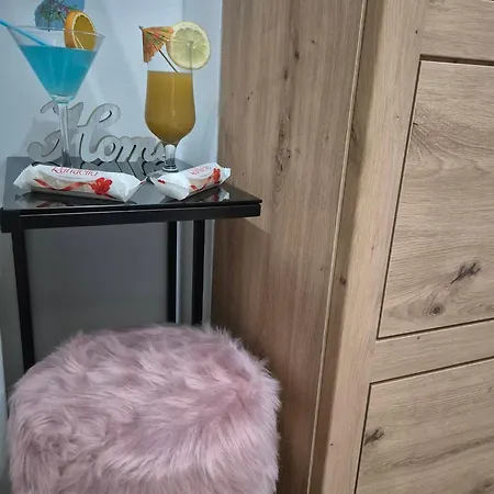 Roberta Pag -obiteljska Kuca Prizemnica Sa 2 Odvojena Apartmana Od Toga Jedan Moderan Luxuzniji, Pogled Na Sa Velikih Terasa, Dvosobni Апартаменты *