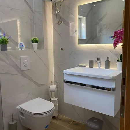 Apartamento Roberta Pag -obiteljska Kuca Prizemnica Sa 2 Odvojena Apartmana Od Toga Jedan Moderan Luxuzniji, Pogled Na Sa Velikih Terasa, Dvosobni Pag Town