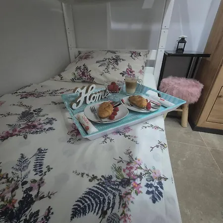 Roberta Pag -obiteljska Kuca Prizemnica Sa 2 Odvojena Apartmana Od Toga Jedan Moderan Luxuzniji, Pogled Na Sa Velikih Terasa, Dvosobni