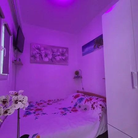 Roberta Pag -obiteljska Kuca Prizemnica Sa 2 Odvojena Apartmana Od Toga Jedan Moderan Luxuzniji, Pogled Na Sa Velikih Terasa, Dvosobni Апартаменты