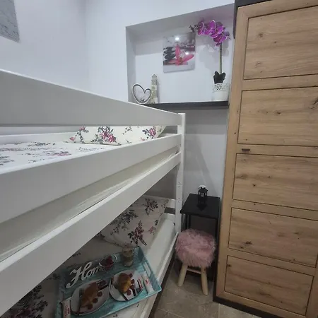 Roberta Pag -obiteljska Kuca Prizemnica Sa 2 Odvojena Apartmana Od Toga Jedan Moderan Luxuzniji, Pogled Na Sa Velikih Terasa, Dvosobni Апартаменты