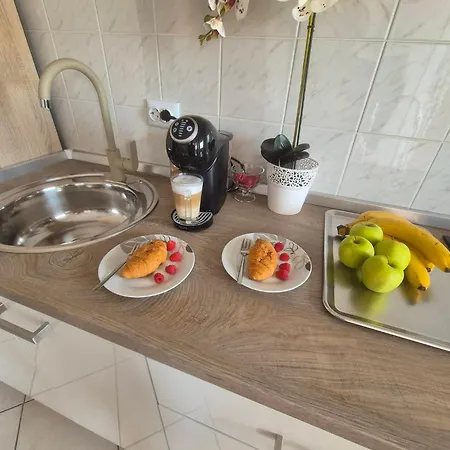 Roberta Pag -obiteljska Kuca Prizemnica Sa 2 Odvojena Apartmana Od Toga Jedan Moderan Luxuzniji, Pogled Na Sa Velikih Terasa, Dvosobni Apartamento *