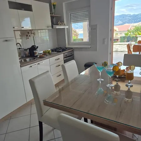 Apartamento Roberta Pag -obiteljska Kuca Prizemnica Sa 2 Odvojena Apartmana Od Toga Jedan Moderan Luxuzniji, Pogled Na Sa Velikih Terasa, Dvosobni *