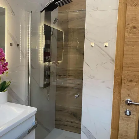Roberta Pag -obiteljska Kuca Prizemnica Sa 2 Odvojena Apartmana Od Toga Jedan Moderan Luxuzniji, Pogled Na Sa Velikih Terasa, Dvosobni *