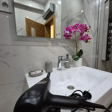 Apartamento Roberta Pag -obiteljska Kuca Prizemnica Sa 2 Odvojena Apartmana Od Toga Jedan Moderan Luxuzniji, Pogled Na Sa Velikih Terasa, Dvosobni