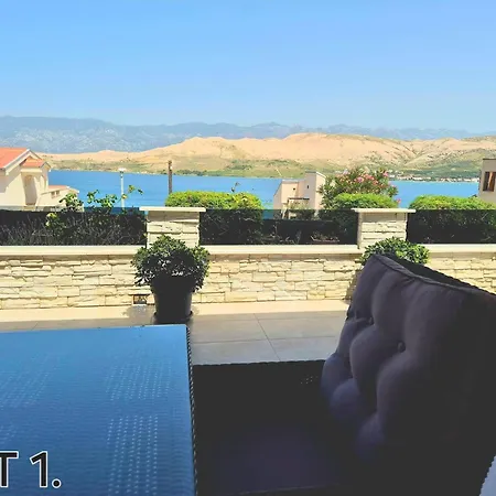 Roberta Pag -obiteljska Kuca Prizemnica Sa 2 Odvojena Apartmana Od Toga Jedan Moderan Luxuzniji, Pogled Na Sa Velikih Terasa, Dvosobni Apartament