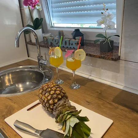 Apartamento Roberta Pag -obiteljska Kuca Prizemnica Sa 2 Odvojena Apartmana Od Toga Jedan Moderan Luxuzniji, Pogled Na Sa Velikih Terasa, Dvosobni Pag Town
