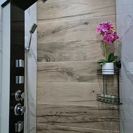 Apartamento Roberta Pag -obiteljska Kuca Prizemnica Sa 2 Odvojena Apartmana Od Toga Jedan Moderan Luxuzniji, Pogled Na Sa Velikih Terasa, Dvosobni Pag Town