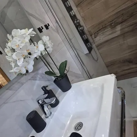 Roberta Pag -obiteljska Kuca Prizemnica Sa 2 Odvojena Apartmana Od Toga Jedan Moderan Luxuzniji, Pogled Na Sa Velikih Terasa, Dvosobni