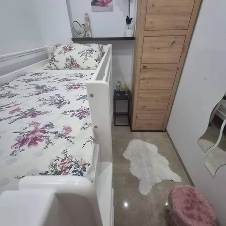 Roberta Pag -obiteljska Kuca Prizemnica Sa 2 Odvojena Apartmana Od Toga Jedan Moderan Luxuzniji, Pogled Na Sa Velikih Terasa, Dvosobni Pag Town