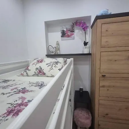 Roberta Pag -obiteljska Kuca Prizemnica Sa 2 Odvojena Apartmana Od Toga Jedan Moderan Luxuzniji, Pogled Na Sa Velikih Terasa, Dvosobni
