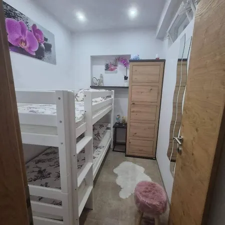 Roberta Pag -obiteljska Kuca Prizemnica Sa 2 Odvojena Apartmana Od Toga Jedan Moderan Luxuzniji, Pogled Na Sa Velikih Terasa, Dvosobni Apartamento