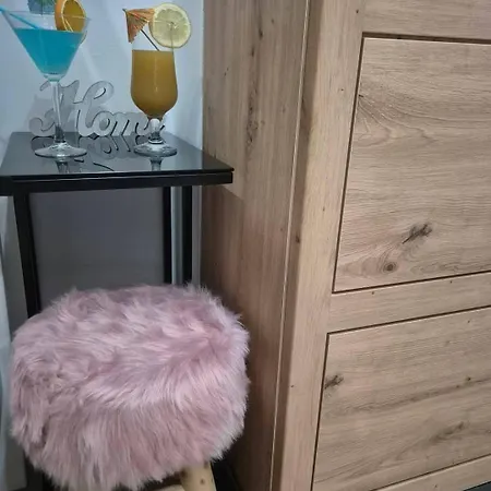 Apartamento Roberta Pag -obiteljska Kuca Prizemnica Sa 2 Odvojena Apartmana Od Toga Jedan Moderan Luxuzniji, Pogled Na Sa Velikih Terasa, Dvosobni Pag Town