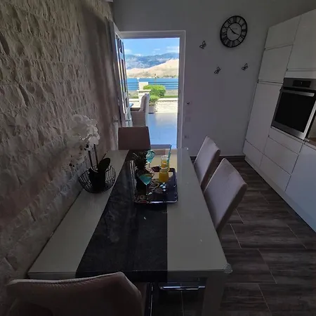 Roberta Pag -obiteljska Kuca Prizemnica Sa 2 Odvojena Apartmana Od Toga Jedan Moderan Luxuzniji, Pogled Na Sa Velikih Terasa, Dvosobni *