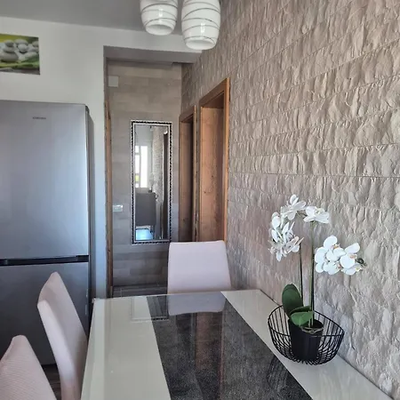 Apartamento Roberta Pag -obiteljska Kuca Prizemnica Sa 2 Odvojena Apartmana Od Toga Jedan Moderan Luxuzniji, Pogled Na Sa Velikih Terasa, Dvosobni *