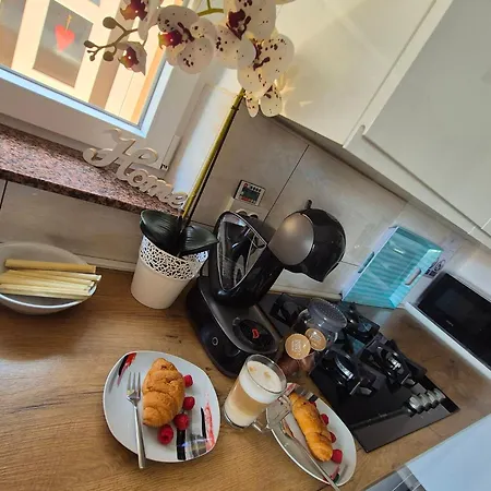 Apartment Roberta Pag -obiteljska Kuca Prizemnica Sa 2 Odvojena Apartmana Od Toga Jedan Moderan Luxuzniji, Pogled Na Sa Velikih Terasa, Dvosobni *