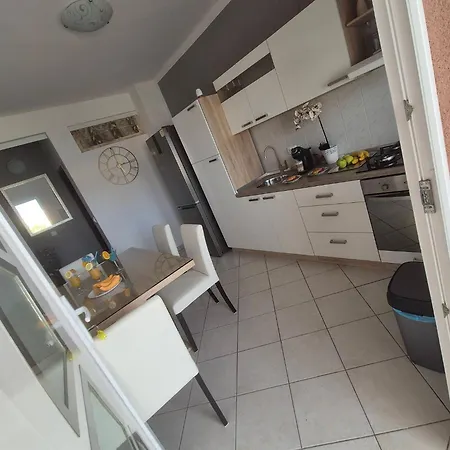 Roberta Pag -obiteljska Kuca Prizemnica Sa 2 Odvojena Apartmana Od Toga Jedan Moderan Luxuzniji, Pogled Na Sa Velikih Terasa, Dvosobni *