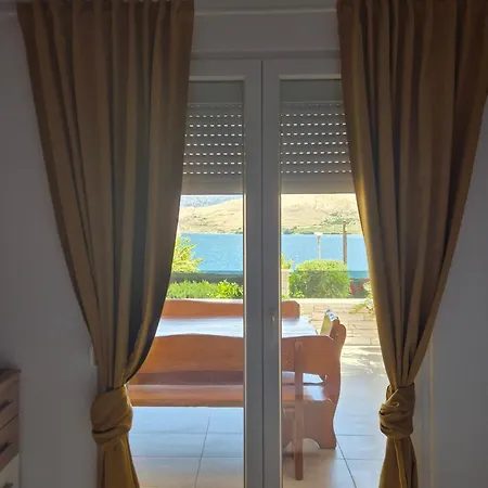 Apartment Roberta Pag -obiteljska Kuca Prizemnica Sa 2 Odvojena Apartmana Od Toga Jedan Moderan Luxuzniji, Pogled Na Sa Velikih Terasa, Dvosobni