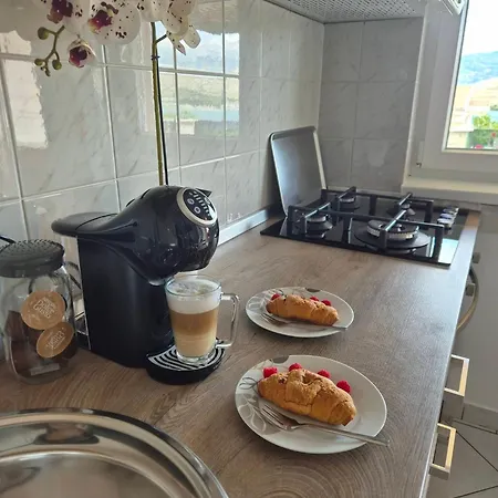 Roberta Pag -obiteljska Kuca Prizemnica Sa 2 Odvojena Apartmana Od Toga Jedan Moderan Luxuzniji, Pogled Na Sa Velikih Terasa, Dvosobni Apartment Pag Town