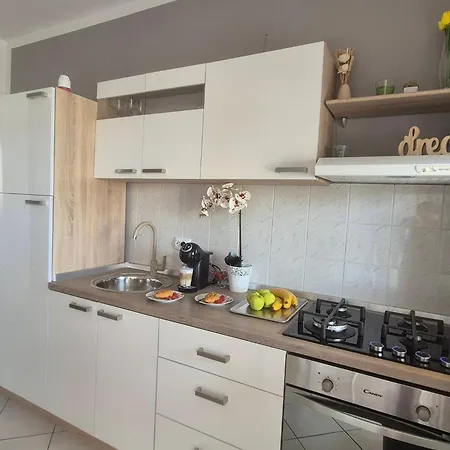 Roberta Pag -obiteljska Kuca Prizemnica Sa 2 Odvojena Apartmana Od Toga Jedan Moderan Luxuzniji, Pogled Na Sa Velikih Terasa, Dvosobni *