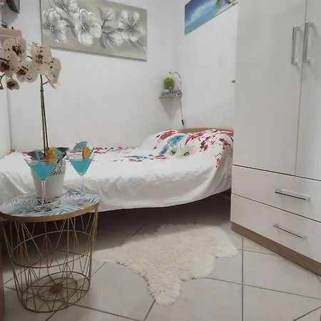 Roberta Pag -obiteljska Kuca Prizemnica Sa 2 Odvojena Apartmana Od Toga Jedan Moderan Luxuzniji, Pogled Na Sa Velikih Terasa, Dvosobni Pag Town