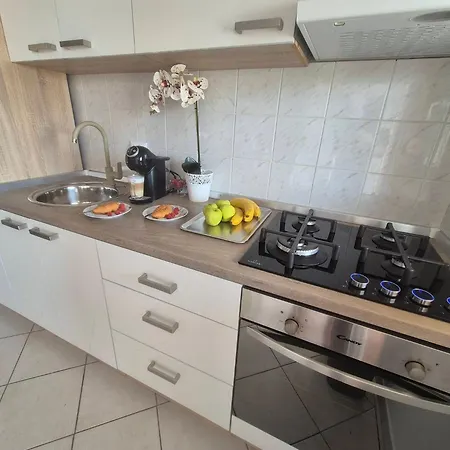 Roberta Pag -obiteljska Kuca Prizemnica Sa 2 Odvojena Apartmana Od Toga Jedan Moderan Luxuzniji, Pogled Na Sa Velikih Terasa, Dvosobni * Pag Town