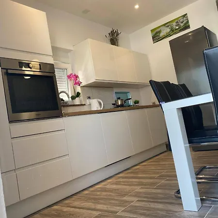Apartment Roberta Pag -obiteljska Kuca Prizemnica Sa 2 Odvojena Apartmana Od Toga Jedan Moderan Luxuzniji, Pogled Na Sa Velikih Terasa, Dvosobni Pag Town