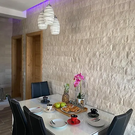 Roberta Pag -obiteljska Kuca Prizemnica Sa 2 Odvojena Apartmana Od Toga Jedan Moderan Luxuzniji, Pogled Na Sa Velikih Terasa, Dvosobni * Pag Town