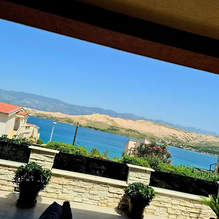 Roberta Pag -obiteljska Kuca Prizemnica Sa 2 Odvojena Apartmana Od Toga Jedan Moderan Luxuzniji, Pogled Na Sa Velikih Terasa, Dvosobni * Pag Town