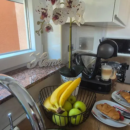 Apartment Roberta Pag -obiteljska Kuca Prizemnica Sa 2 Odvojena Apartmana Od Toga Jedan Moderan Luxuzniji, Pogled Na Sa Velikih Terasa, Dvosobni *