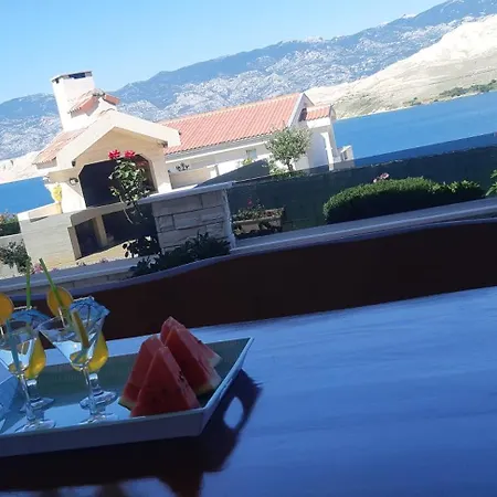 Apartment Roberta Pag -obiteljska Kuca Prizemnica Sa 2 Odvojena Apartmana Od Toga Jedan Moderan Luxuzniji, Pogled Na Sa Velikih Terasa, Dvosobni Pag Town