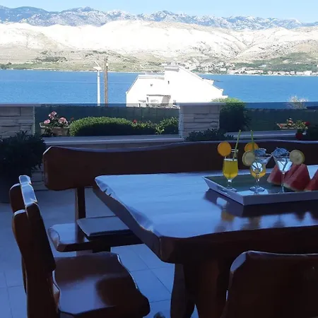 Roberta Pag -obiteljska Kuca Prizemnica Sa 2 Odvojena Apartmana Od Toga Jedan Moderan Luxuzniji, Pogled Na Sa Velikih Terasa, Dvosobni Pag Town